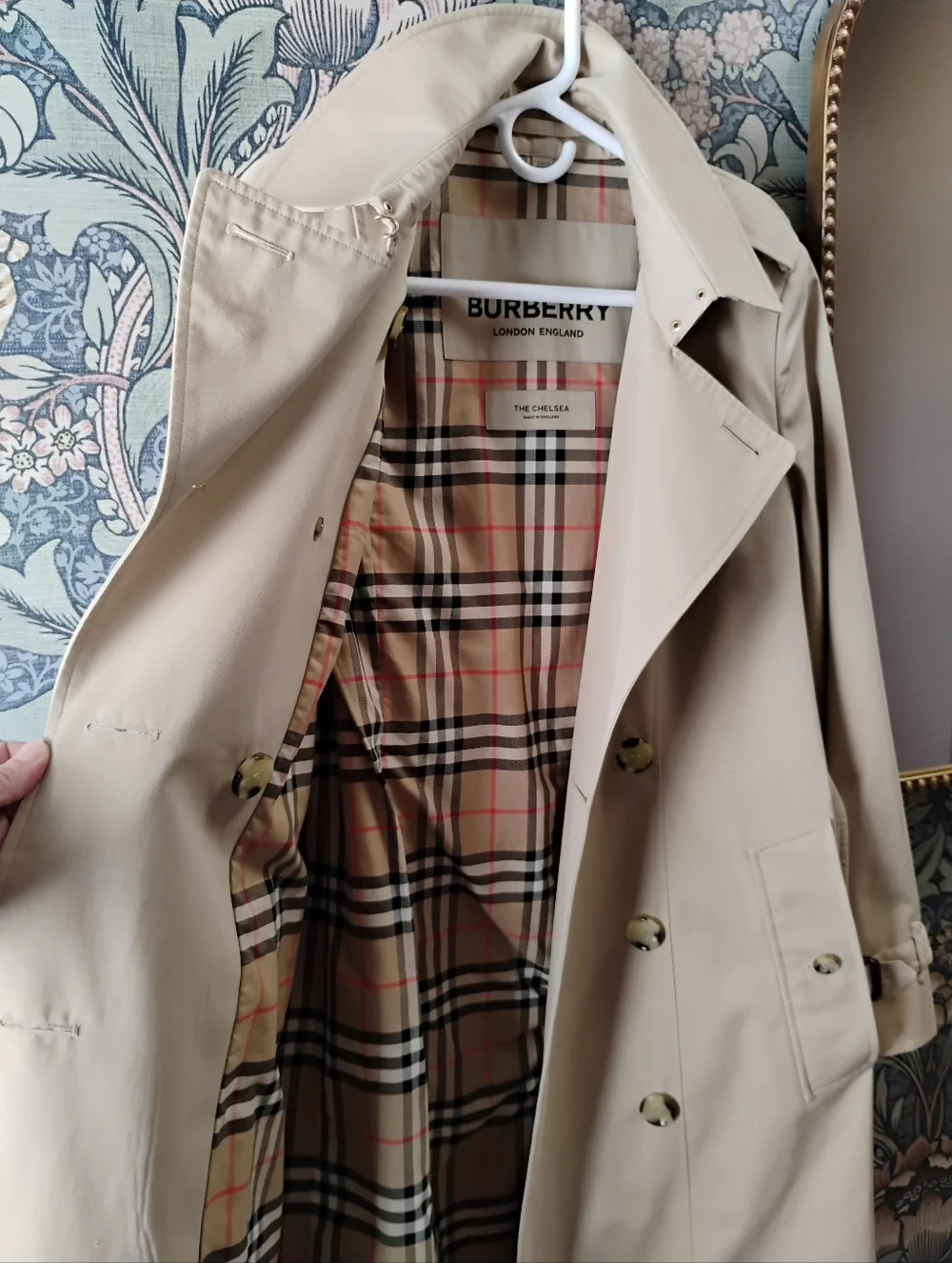 Burberry Beige Double-Breasted Trench Coat, Mid length, Chelsea Size US 6 - Picture 3 of 16